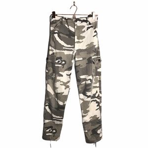 High Waisted Gray White Camo Cargo Pants adjusting
